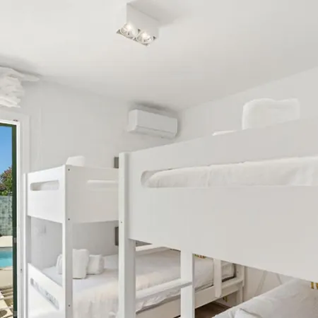Elevada Reformada Con Estilo Y Elegancia * Cala Llonga (Menorca)